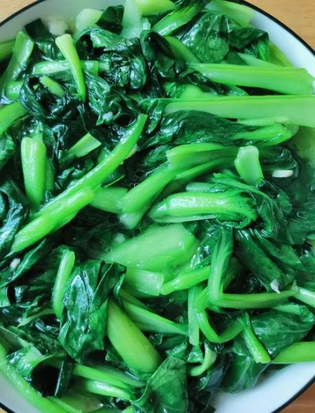 青菜怎么炒好吃_青菜焯水几分钟才绿