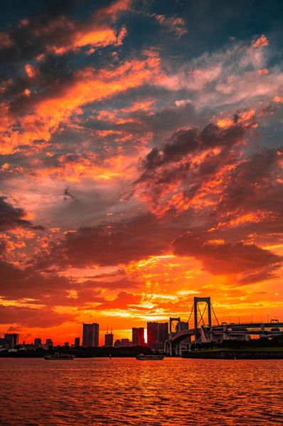 晚霞是怎么形成的_晚霞为什么有红色橙色