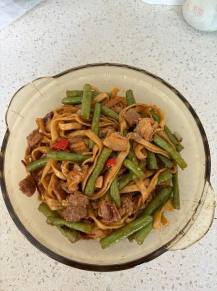 排骨豆角焖面怎么做_排骨豆角焖面家常做法
