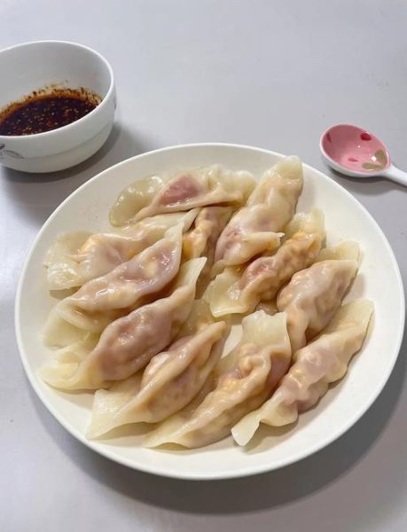 西红柿馅饺子怎么做_西红柿饺子馅要不要焯水