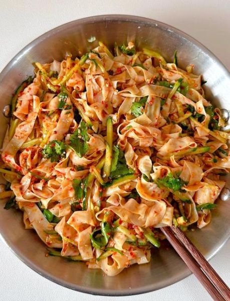 凉拌豆皮怎么做好吃_凉拌豆皮要不要焯水