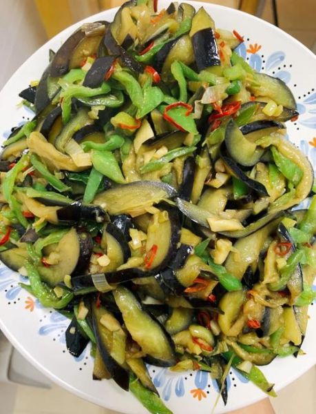 素烧茄子怎么做_茄子不吸油技巧