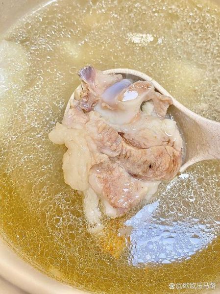 筒骨汤怎么炖才白_筒骨汤放什么配料最香