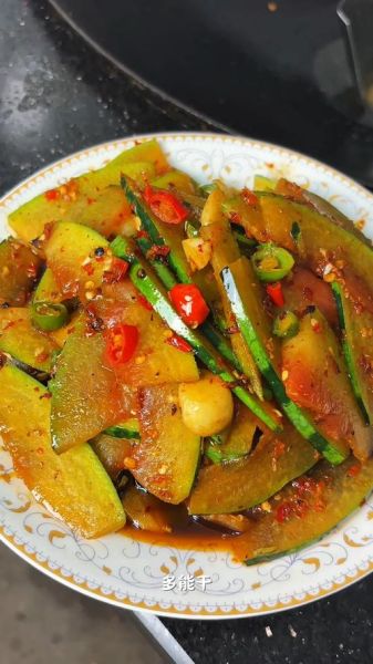 西瓜皮怎么做好吃_西瓜皮的做法大全家常