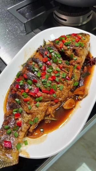 红烧鲤鱼怎么做_红烧鲤鱼的家常做法