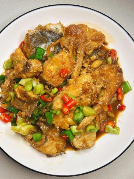 红烧鲈鱼怎么做好吃_家常红烧鲈鱼的做法窍门