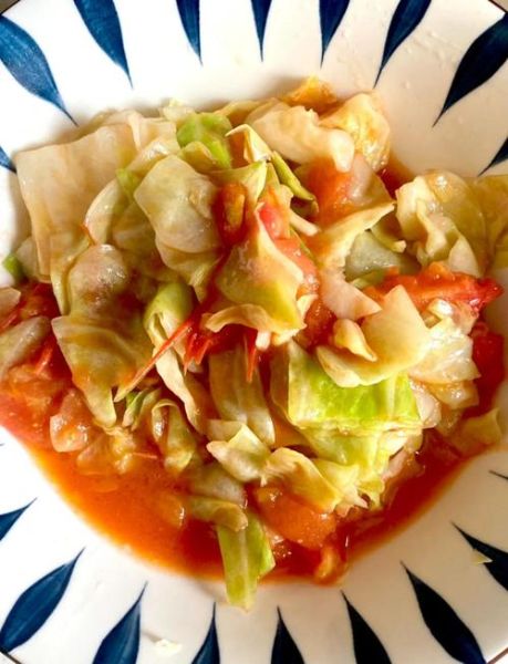 西红柿炒包菜怎么做_西红柿炒包菜需要焯水吗