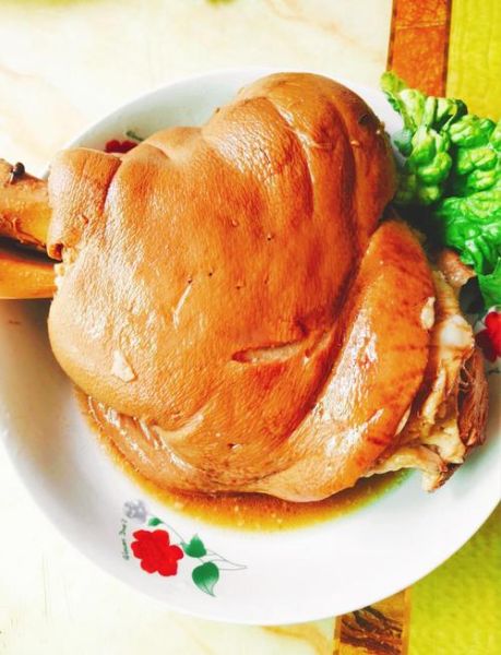 酱肘子怎么做_酱肘子最正宗的做法