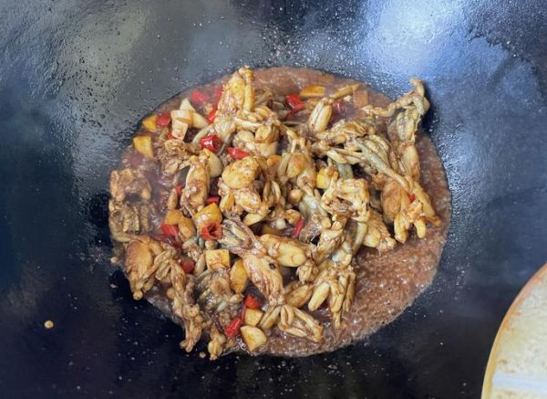 爆炒青蛙怎么做_爆炒青蛙需要焯水吗