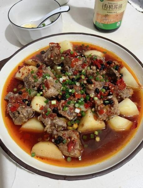 土豆蒸排骨怎么做_蒸多久才入味