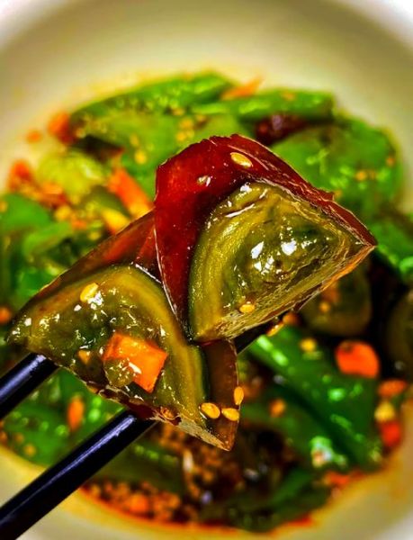 青椒皮蛋凉拌家常做法_皮蛋怎么凉拌才好吃