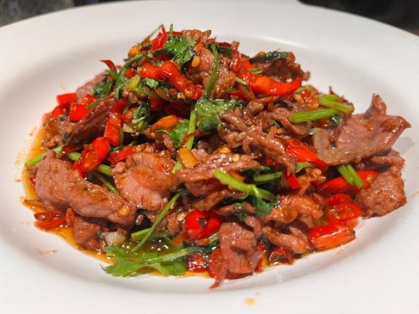 爆炒牛肉片怎么炒才嫩_家常爆炒牛肉片的做法