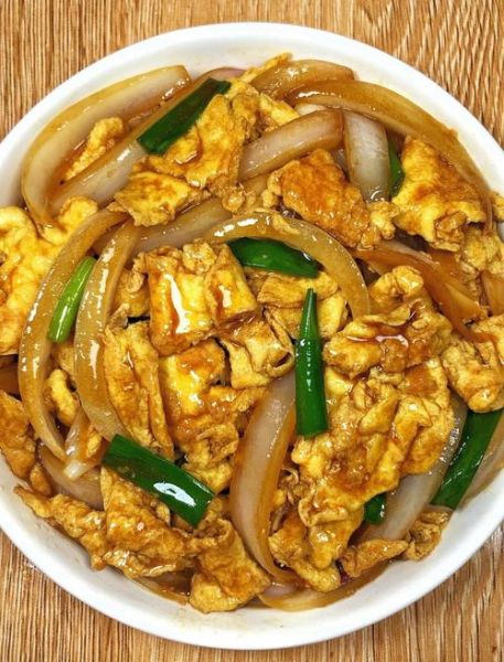 洋葱炒鸡蛋怎么做_洋葱炒鸡蛋家常做法