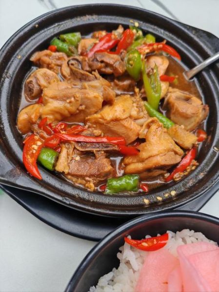 黄焖鸡米饭怎么做_正宗黄焖鸡米饭配方