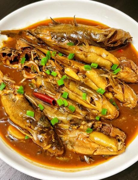 酱焖鱼的家常做法_酱焖鱼怎么做才入味