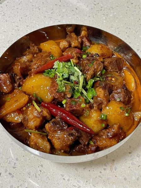 土豆炖牛肉怎么做好吃_家常土豆炖牛肉简单做法