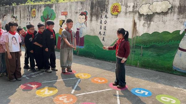 手脚并用是什么意思_手脚并用的成语来源