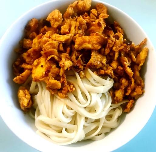 炸酱面怎么做_炸酱面家常做法视频