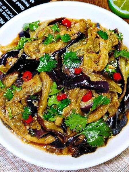 茄子凉拌怎么做才好吃_家常茄子凉拌要不要焯水