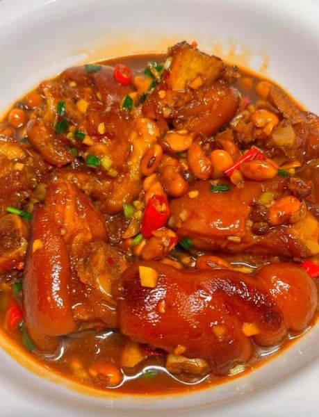 焖猪蹄的家常做法_焖猪蹄怎么做好吃又烂