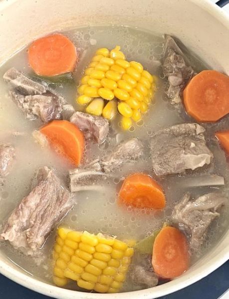 排骨汤怎么炖好喝又营养_排骨汤的家常做法