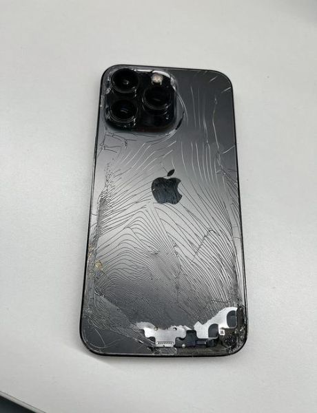 苹果手机耐摔吗_苹果手机摔了屏幕会碎吗