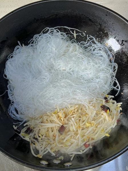炒米粉怎么做_炒米粉需要焯水吗