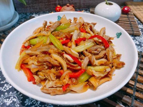 爆炒猪肚怎么做_爆炒猪肚焯水几分钟