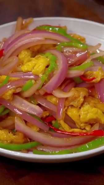 洋葱怎么炒好吃_洋葱炒蛋的做法步骤