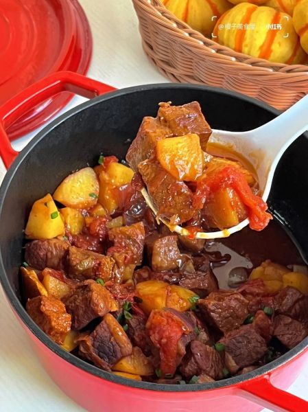 土豆番茄炖牛腩怎么做_牛腩炖多久才软烂