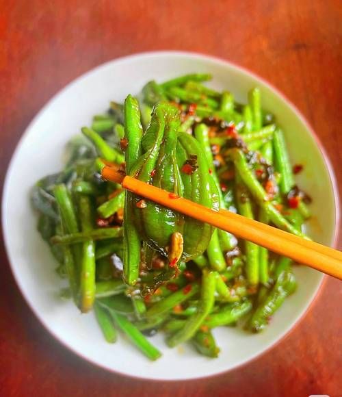 炒豆角怎么做好吃_家常炒豆角要不要焯水