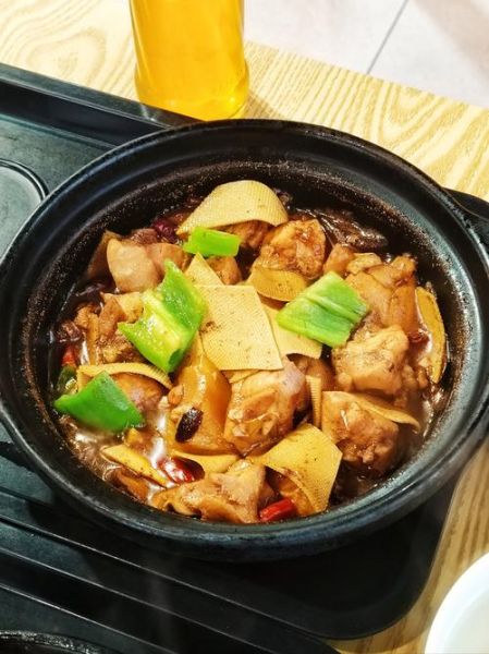 黄焖鸡怎么做好吃_黄焖鸡的家常做法