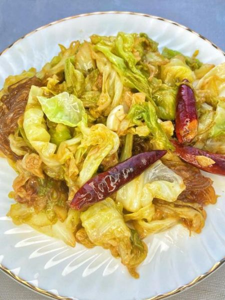 甘蓝炒粉条怎么做_甘蓝炒粉条的家常做法