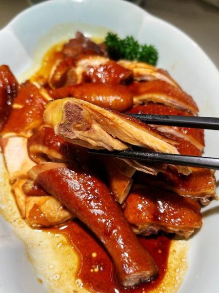 广东正宗豉油鸡怎么做_豉油鸡上色秘诀