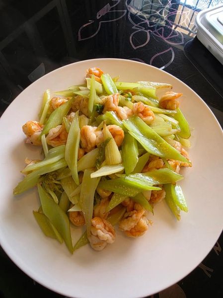 芹菜炒虾仁怎么炒才嫩_芹菜炒虾仁的家常做法