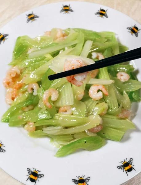 芹菜炒虾仁怎么炒才嫩_芹菜炒虾仁的家常做法