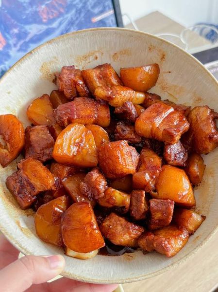 土豆红烧肉最简单做法_新手零失败技巧