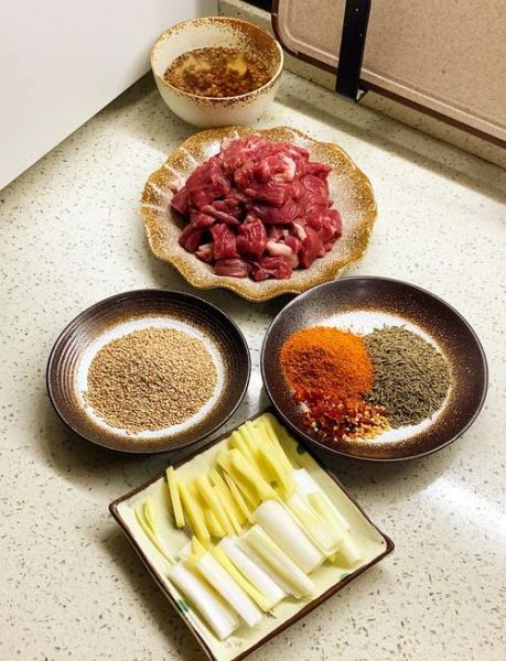 孜然羊肉片怎么做才嫩_家常做法步骤详解