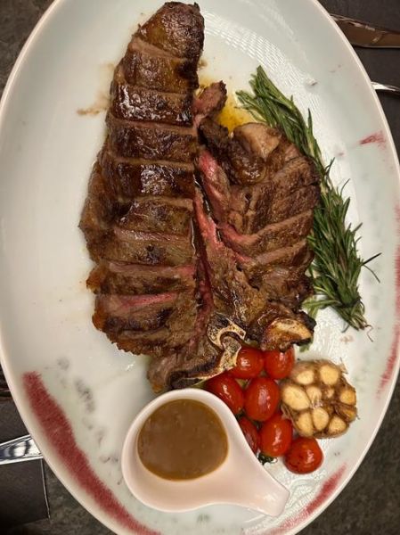 红酒怎么搭配牛排_起泡酒适合配什么甜点