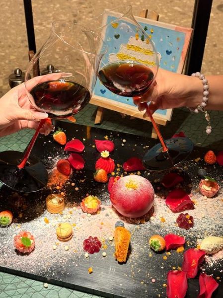 红酒怎么搭配牛排_起泡酒适合配什么甜点