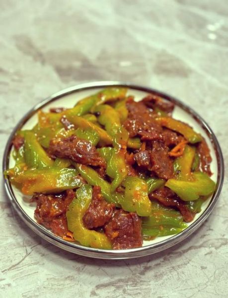 苦瓜炒牛肉怎么做_苦瓜炒牛肉要不要焯水
