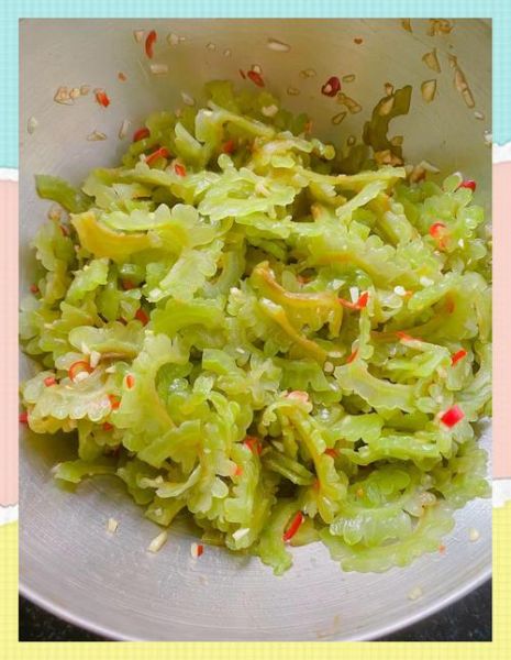 凉拌苦瓜怎么做不苦_苦瓜焯水几分钟最佳