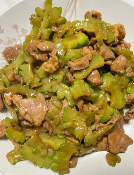 苦瓜炒肉怎么做不苦_苦瓜炒肉的家常做法