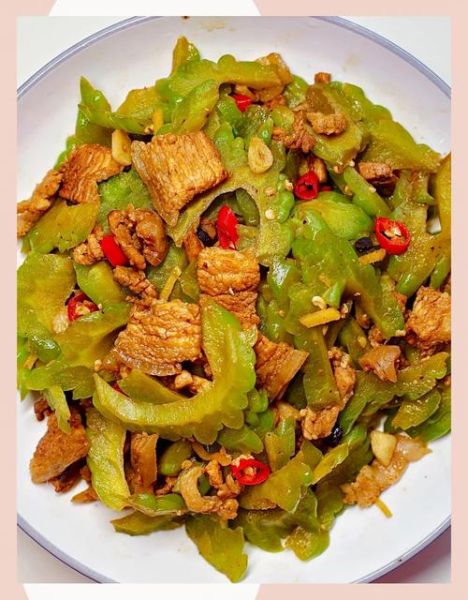 苦瓜炒肉怎么做不苦_苦瓜炒肉的家常做法