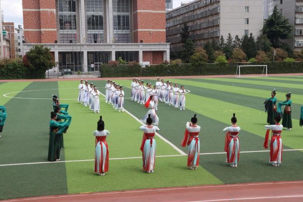 朝气蓬勃的校园有哪些特征_如何打造活力校园氛围