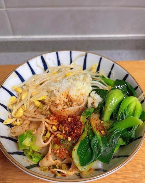 正宗油泼面怎么做_油泼面辣椒油怎么炸才香