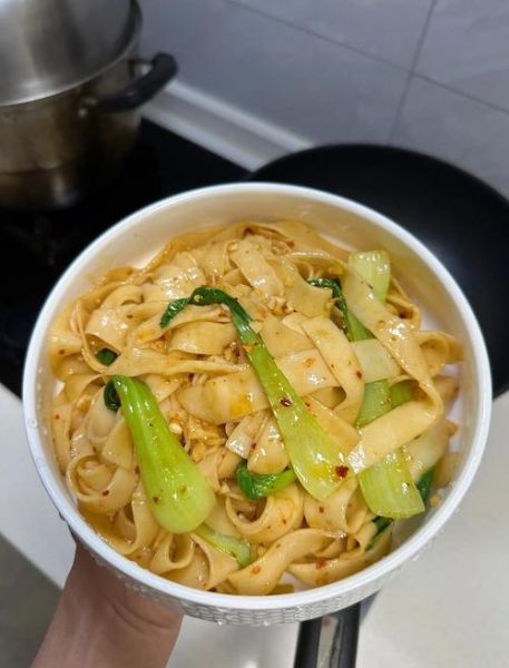 正宗油泼面怎么做_油泼面辣椒油怎么炸才香