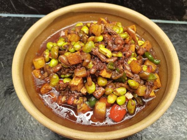 毛豆炸酱怎么做_毛豆炸酱的家常做法