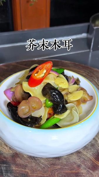凉拌木耳怎么做才脆_木耳焯水几分钟才安全