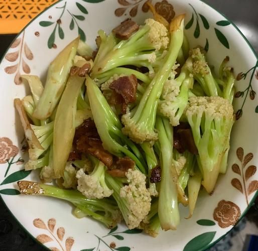 培根怎么炒好吃_家常培根炒菜做法